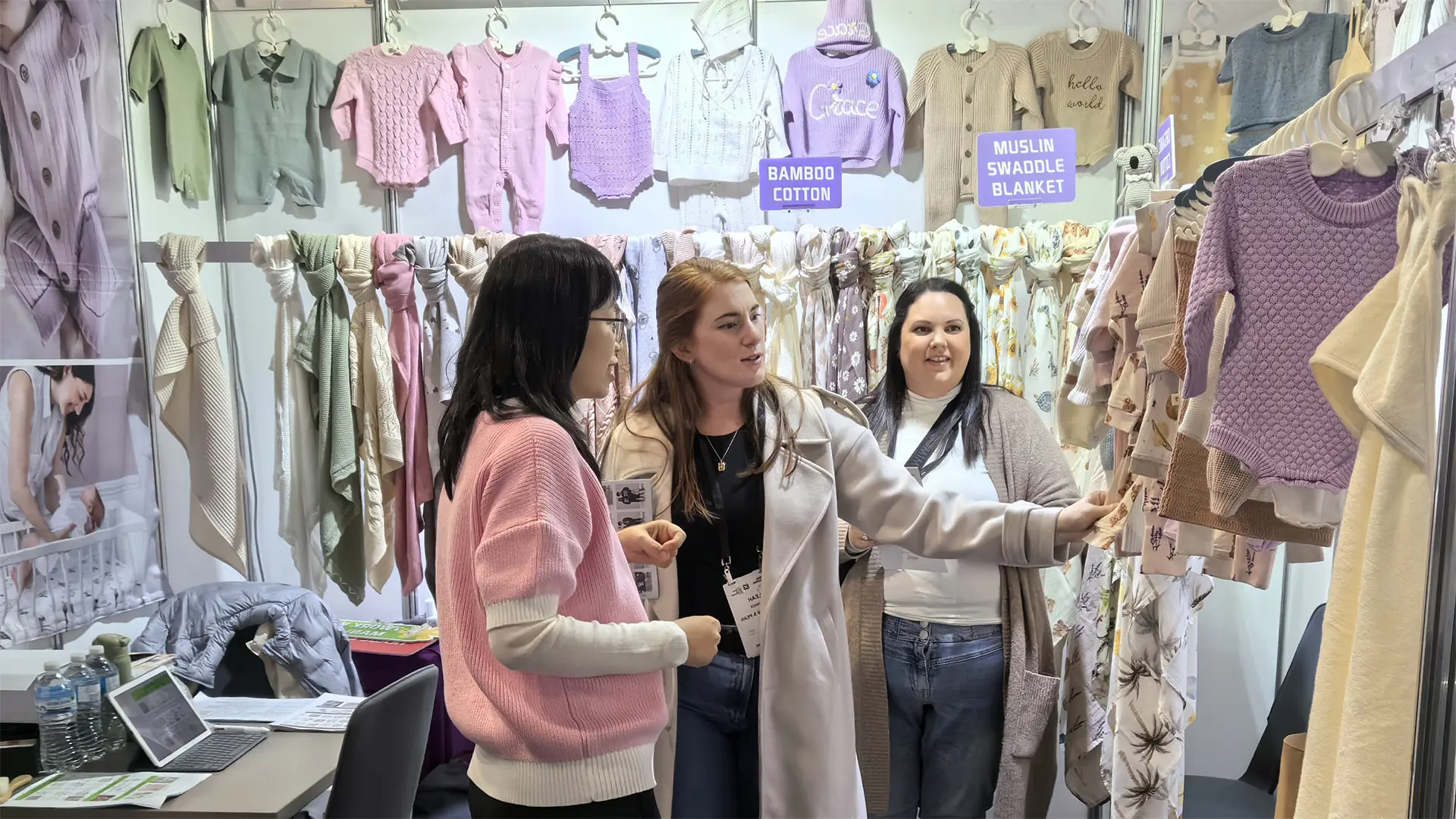 Canlan baby products manufacturer presenting products at a baby trade show